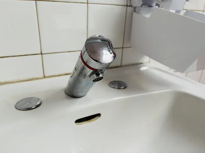 Robinet temporisé mural