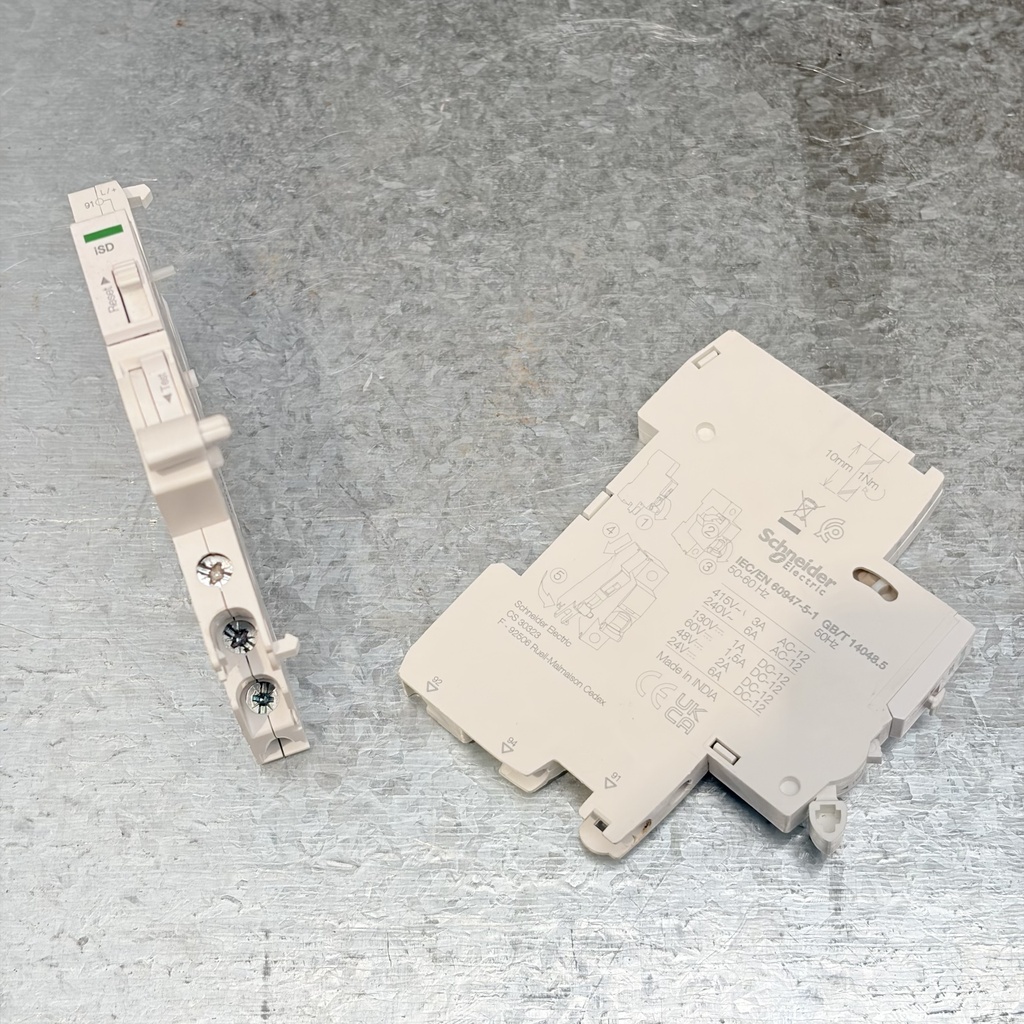 Contact signal défaut testeur