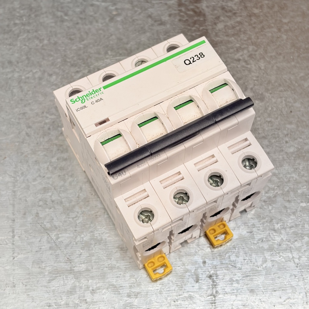 Disjoncteur 4P 40A Courbe C