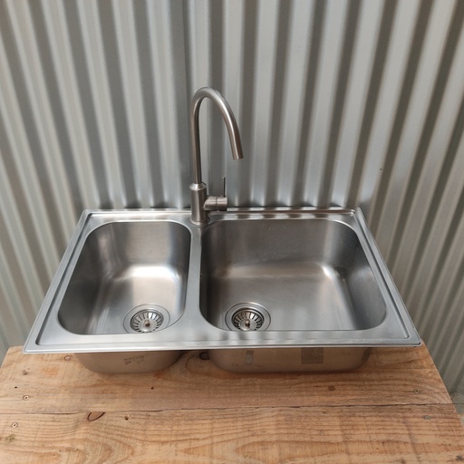 [9.3.425] Evier inox avec robinetterie